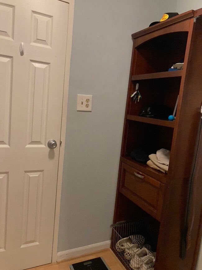 Building Photo - 1210 N Taft St