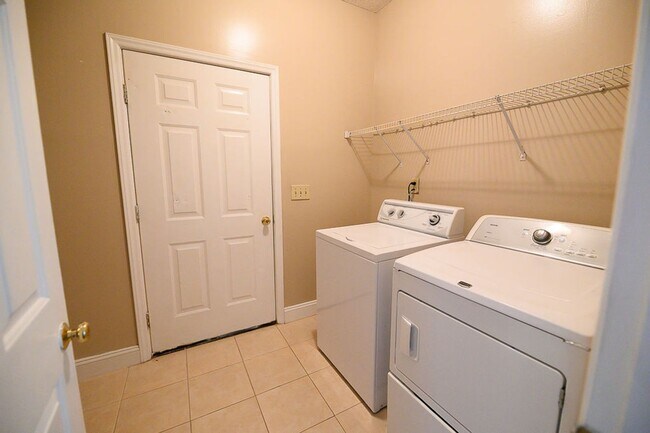 Building Photo - Wonderful and Spacious 3 bedroom home 2.5 bath in High Point with 2 car garage and large fenced-i...