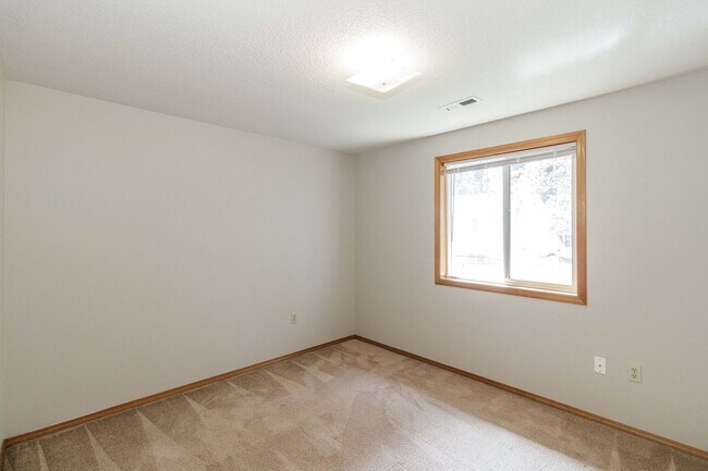 Building Photo - Spacious 4 Bedroom Home | 2,116 SF | Great Room with Fireplace | Fenced Backyard & 2-Car Garage
