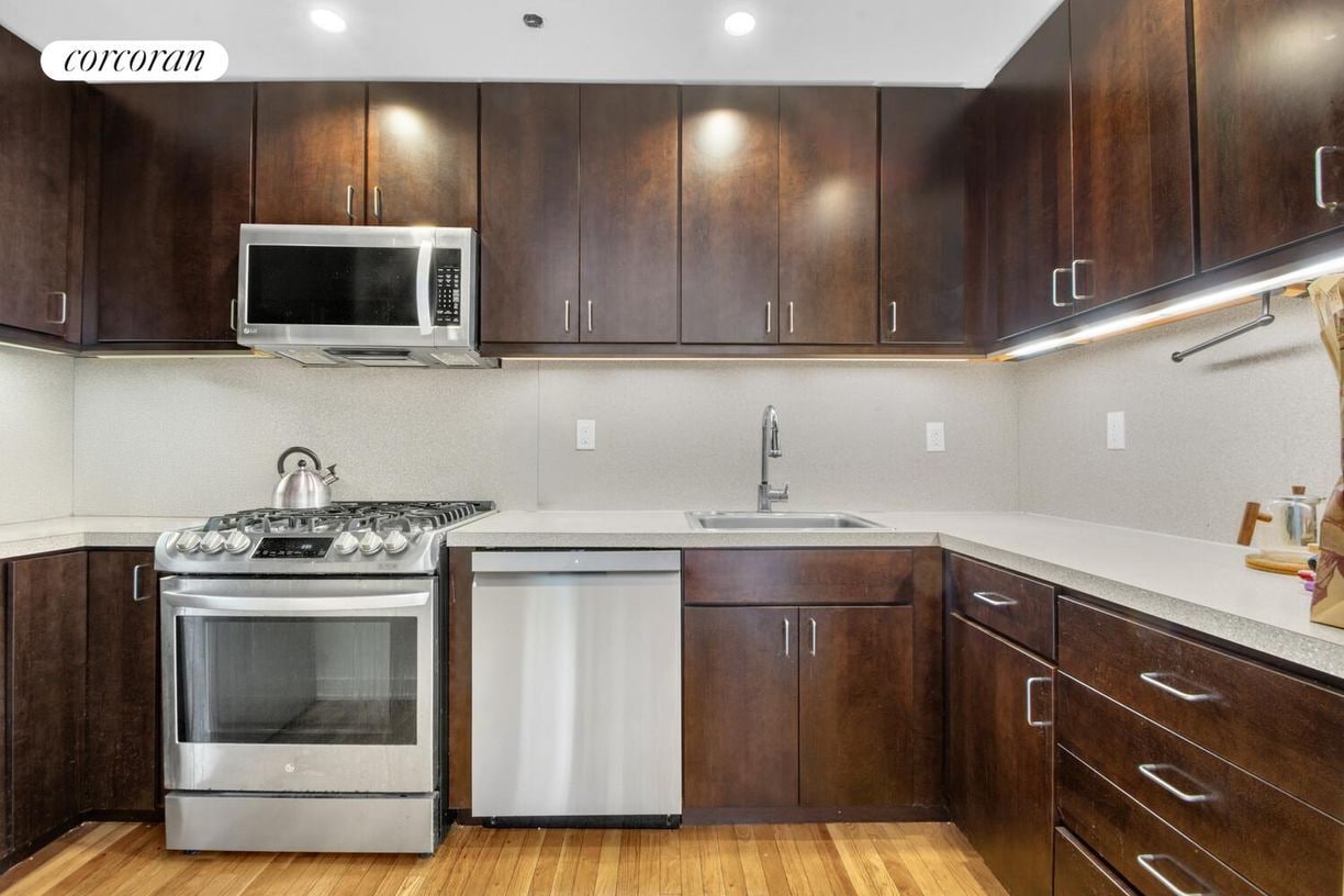 Building Photo - 152 E 118th St