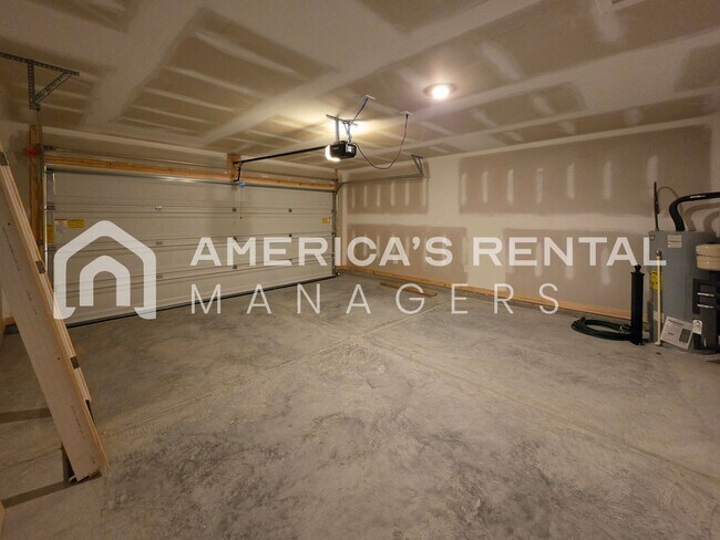 Building Photo - 556 Saddlewood Bnd