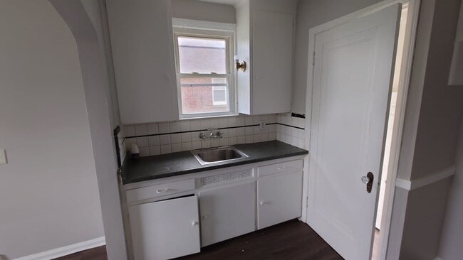 Building Photo - 5263 Lodewyck St