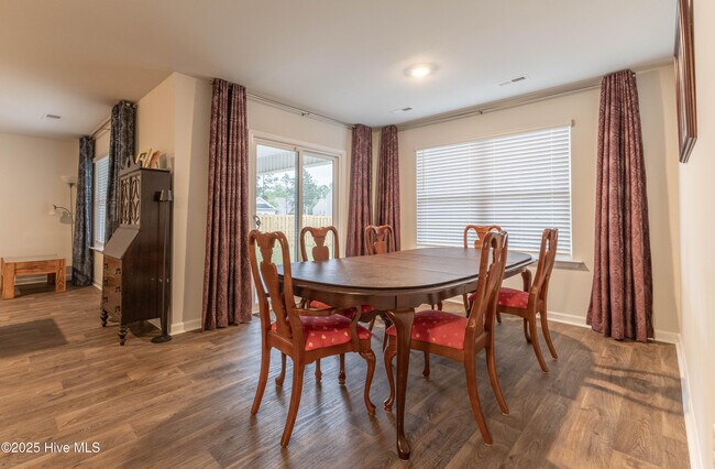Building Photo - 509 Birdsong Dr