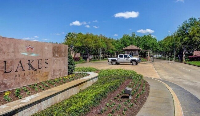 Building Photo - 12210 Pebble Meadows