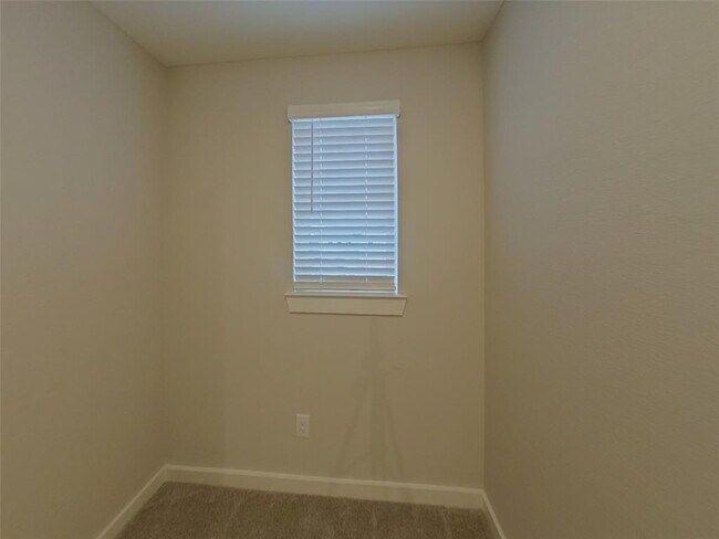 Building Photo - 4930 San Fabiano Ct