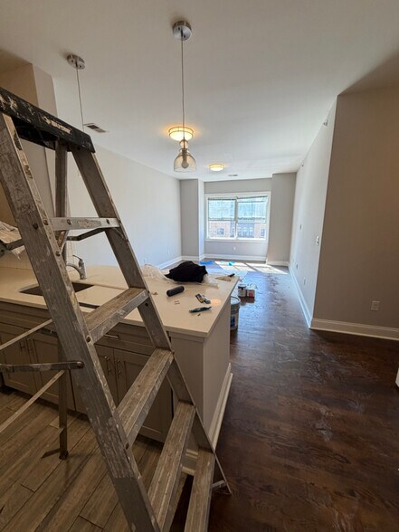 Building Photo - 742 Park Ave