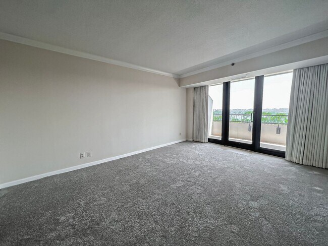 Building Photo - Fantastic 3 Bedroom 3 Bathroom Condo With ...