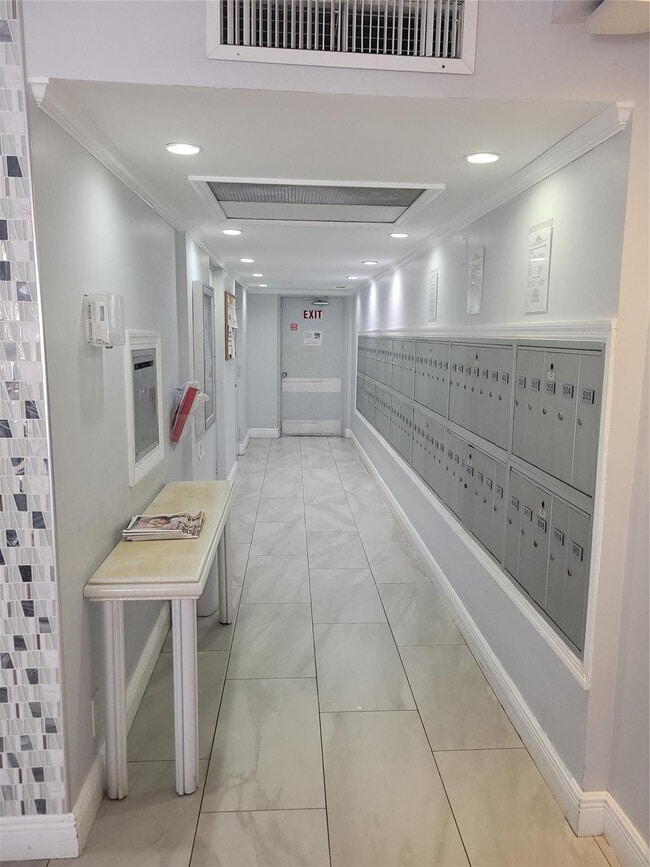 Building Photo - 2671 S Course Dr