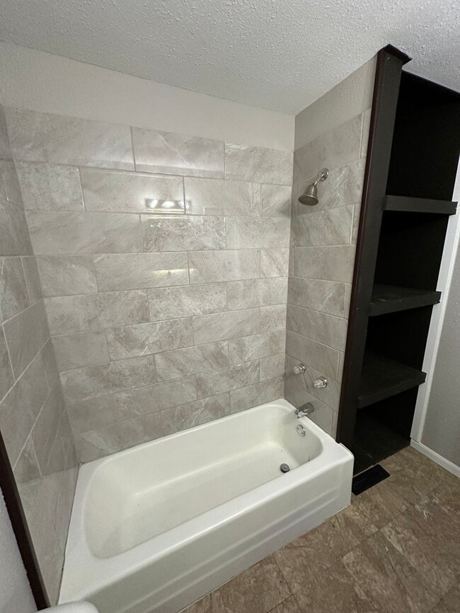 Building Photo - 3 Bedroom, 1 Bathroom Home for Rent in Evansdale, Ia