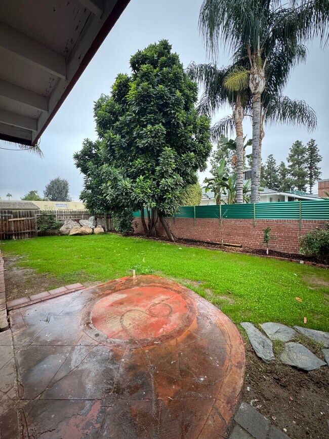 Building Photo - 2230 Alta Vista Dr