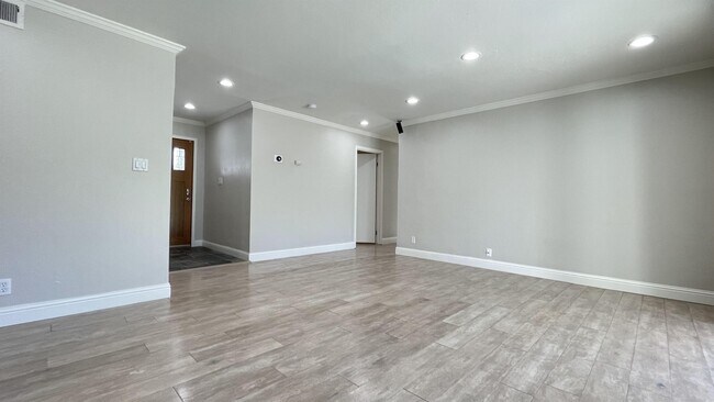 Building Photo - 3713 Justine Dr