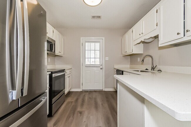 Building Photo - 6650 Black Oak Dr