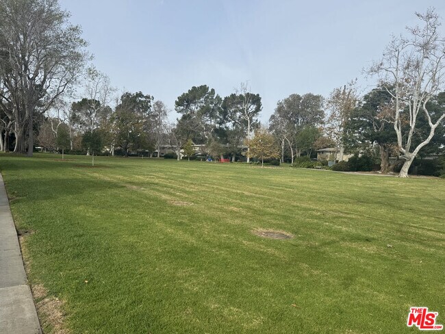 Building Photo - 5259 1/2 Village Green