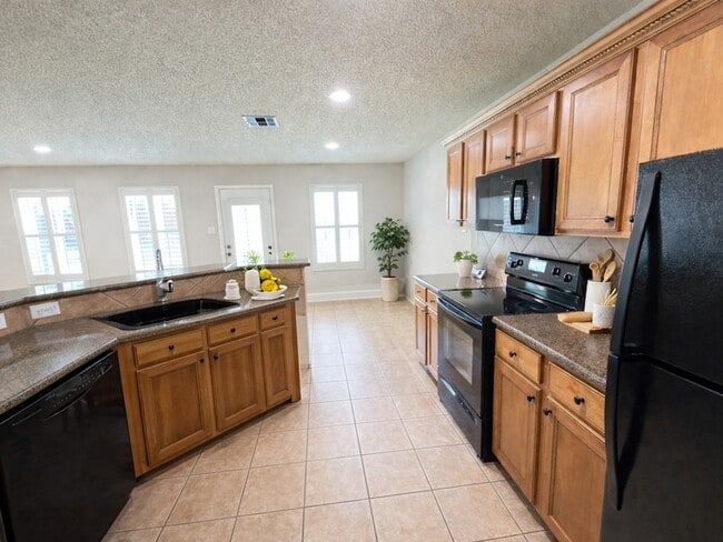 Building Photo - 9620 George Washington Dr