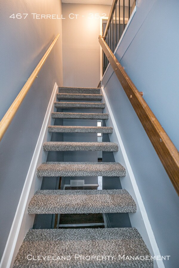 Building Photo - 2 Bedroom Richmond Hts Condo