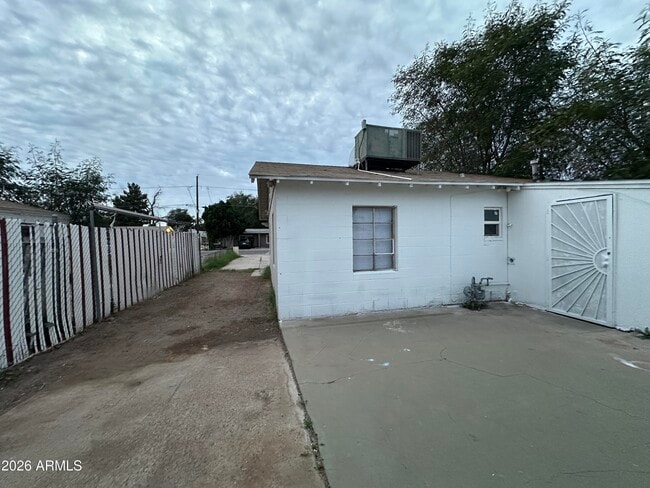 Building Photo - 6547 N 59th Dr