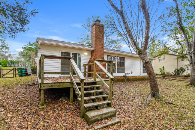 Building Photo - Charming 3-Bed Ranch with Attached Garage