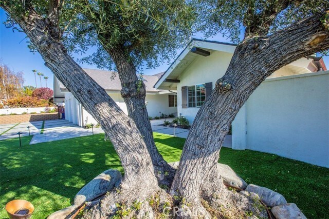 Building Photo - 32052 Via Alicia