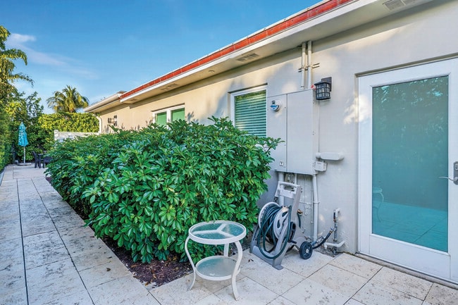 Building Photo - 107 E Inlet Dr