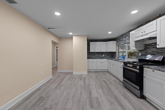 Building Photo - 2825 N Taliaferro Ave