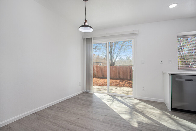 Building Photo - 390 Zachary Dr