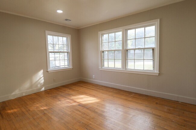 Building Photo - Midtown 2 Bedroom Gem! Available for move in immediately!