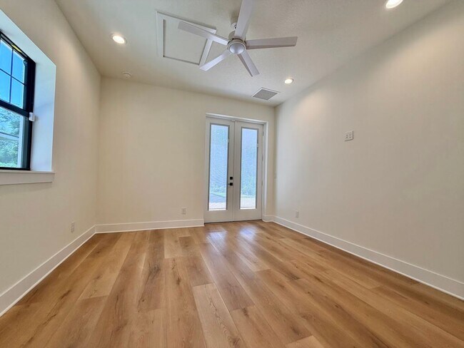 Building Photo - Brand New Custom 5/3.5 Home Steps from Downtown Winter Garden!