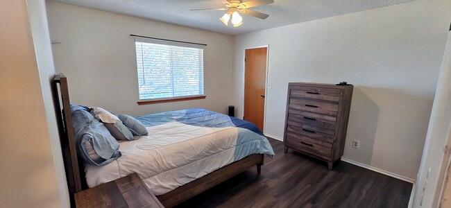 Building Photo - Spacious & Modern 5-Bedroom Retreat in Teh...