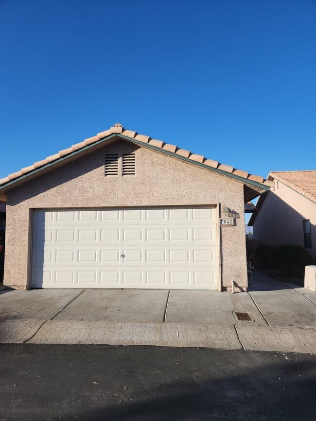 Building Photo - Single-Story 2 Bed, 2 Bath with 2-Car Garage in Gate Community