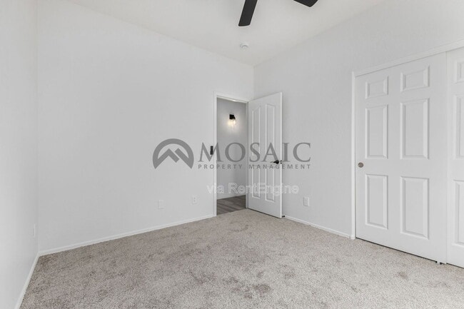 Building Photo - 4287 E Del Rio St