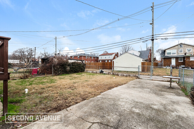 Building Photo - 1823 Dixdale Ave