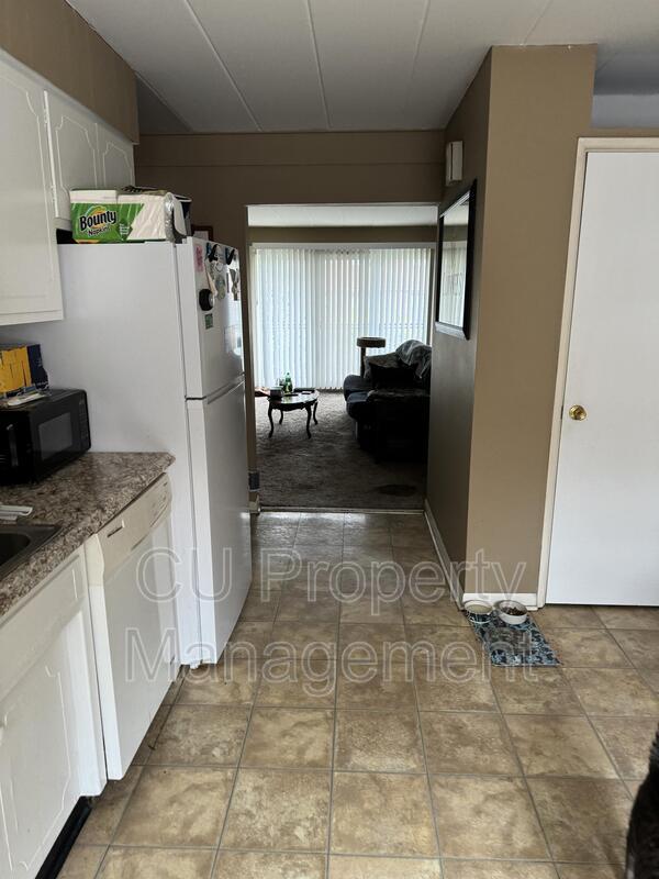 Building Photo - 713 W Church St