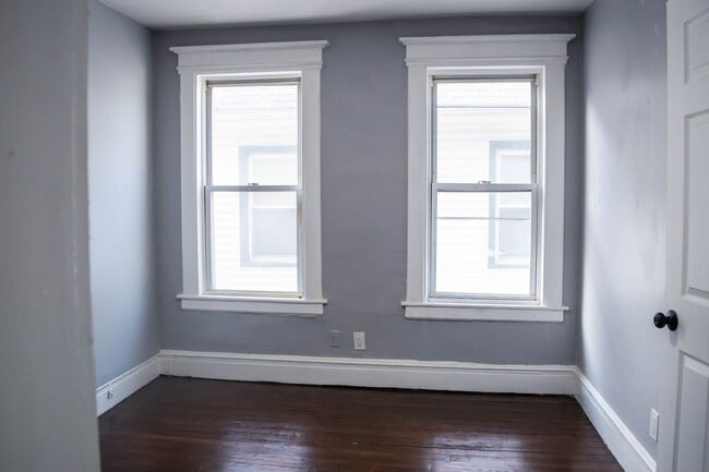 Building Photo - 19 Bassett St