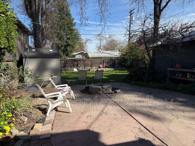 Building Photo - 416 Sycamore Ave