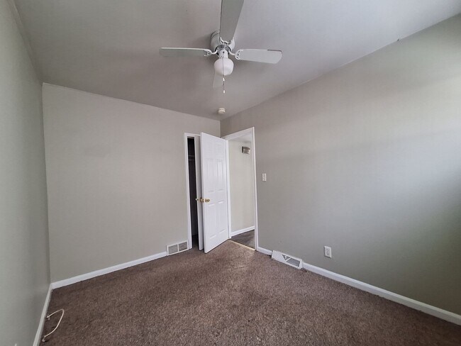 Building Photo - Charming 3 bedroom bungalow freshly updated