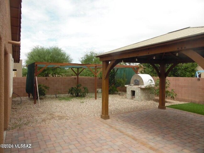 Building Photo - 7325 E Weeping Willow Dr