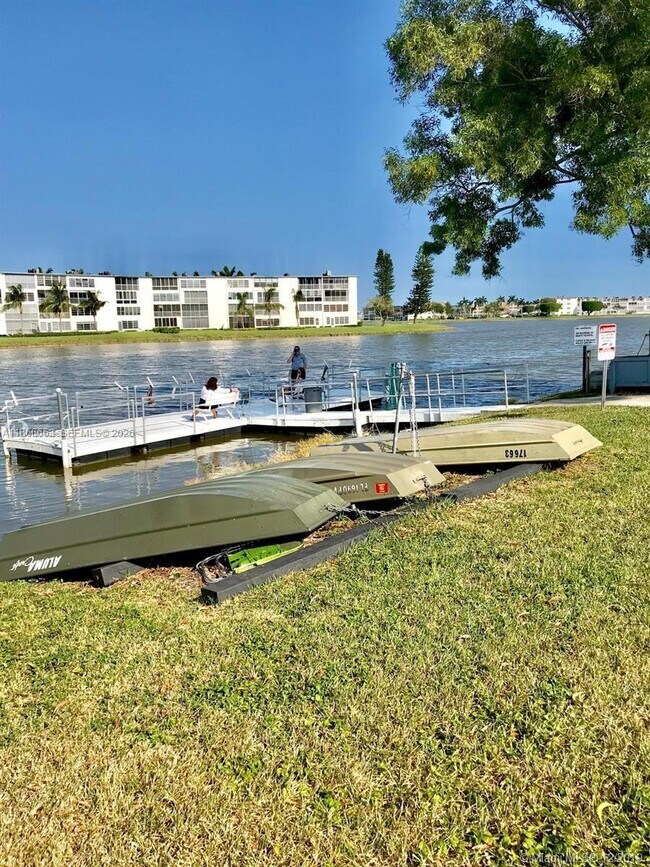 Building Photo - 202 Canterbury I