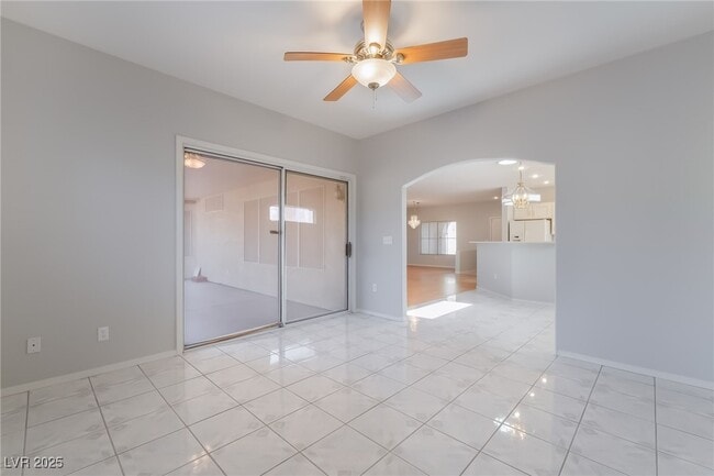 Building Photo - 2571 Thatcher Ave