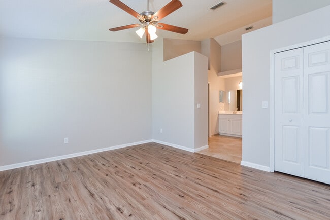 Building Photo - 2102 Shannon Lakes Blvd