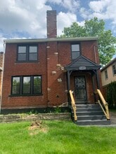 Building Photo - 3516 Zinsle Ave