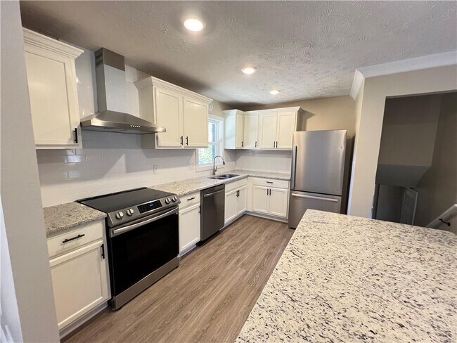 Building Photo - 550 Oglesby Bridge Rd SE