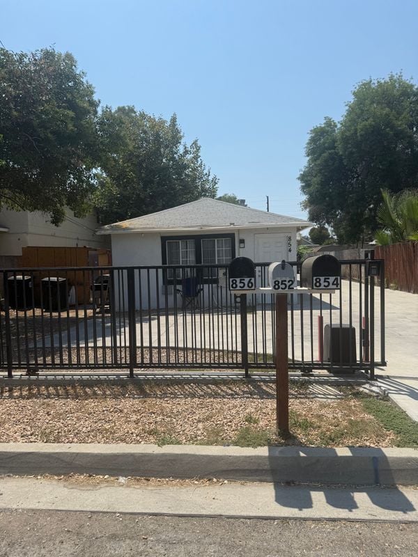 Building Photo - 854 N Lugo Ave