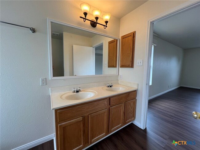 Building Photo - 2038 Castleberry Ridge