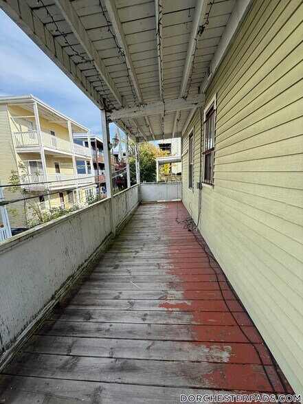 Building Photo - 18 Romsey St