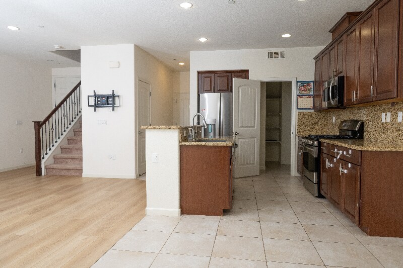 Building Photo - 859 Gary Lee King Common