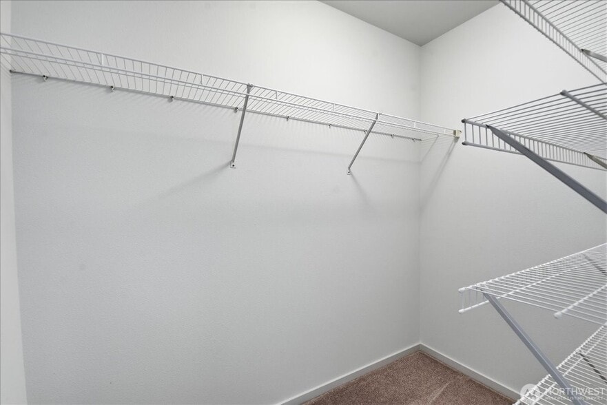 Large Primary Walk in Closet - 63 Cougar Ridge Rd NW