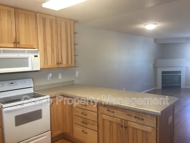 Building Photo - 3006 W 107th Pl