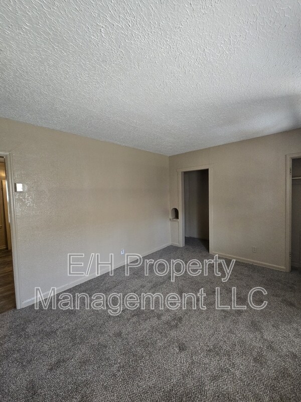 Building Photo - 1419 S Martinson St