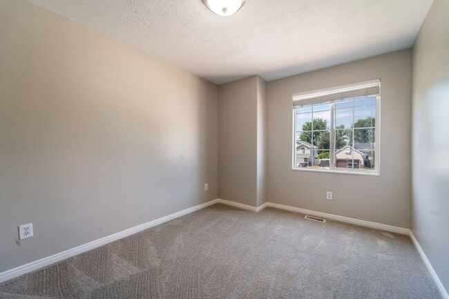 Building Photo - Beautiful Home in Midvale w/ attached 2 ca...