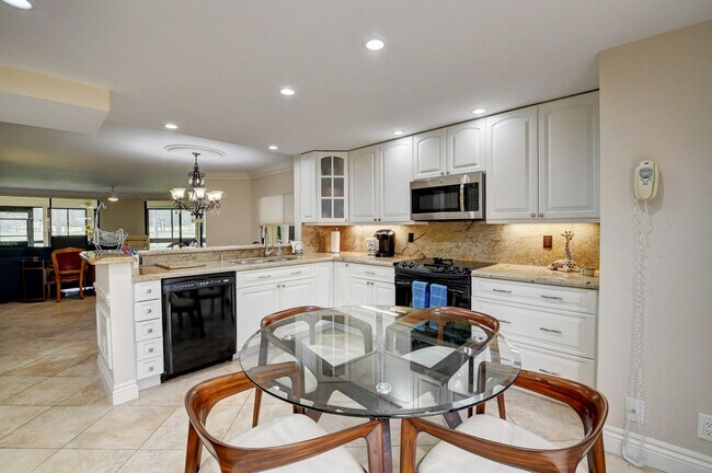 Building Photo - 7242 Clunie Pl